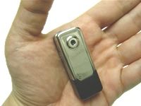 200万画素親指サイズの超小型ビデオカメラ（動体検知機能搭載)　CN-G100のサイズ